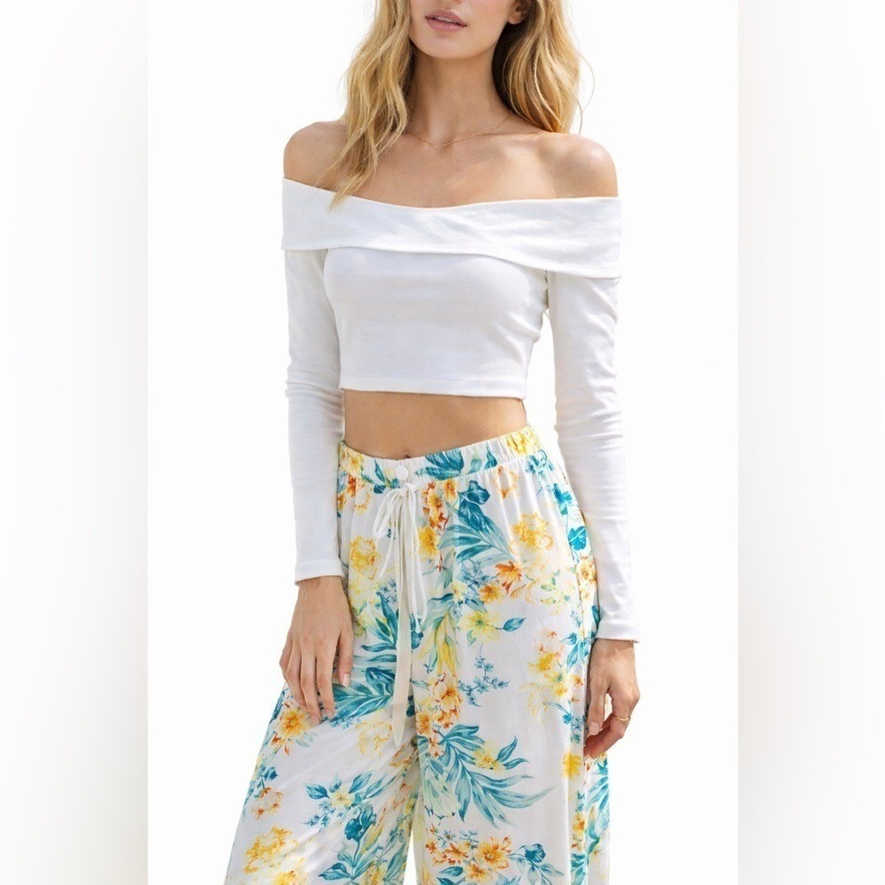 White Off-Shoulder Crop Top SML